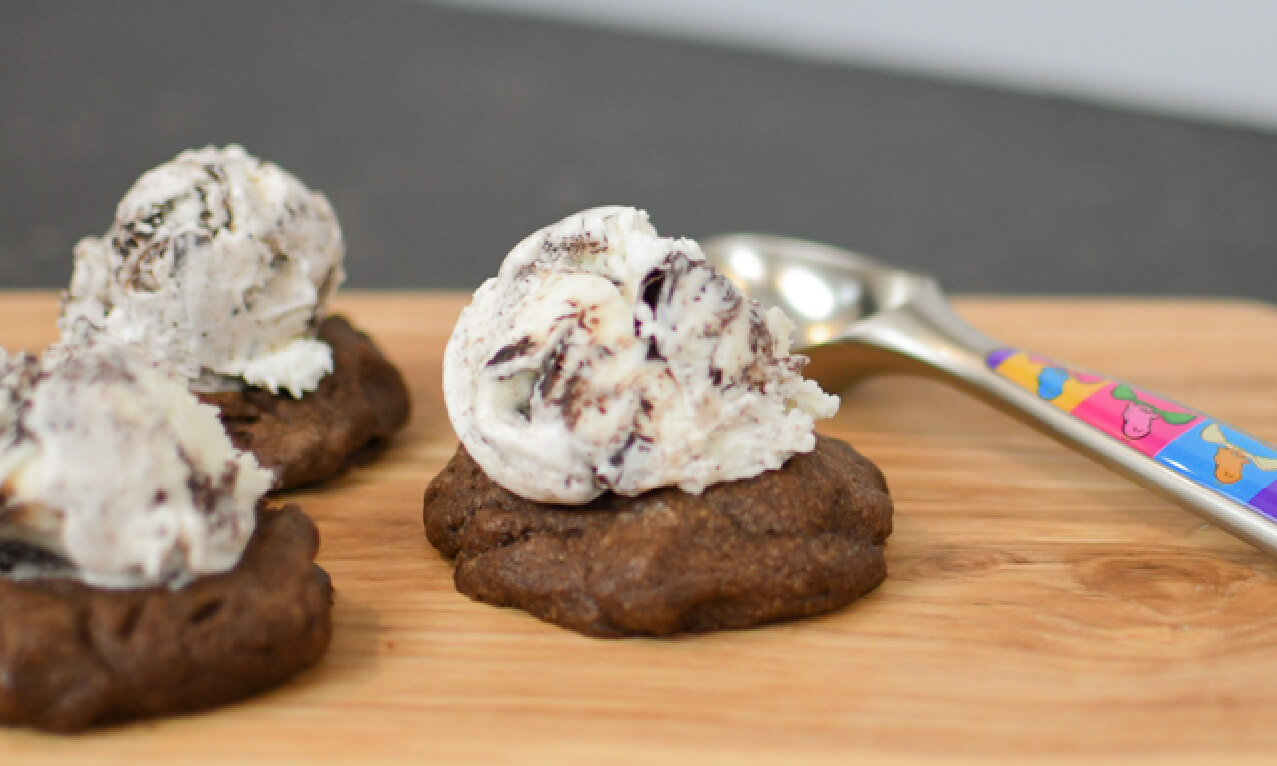 Moose Tracks Thumbprint Cookie Ice Cream Cup - Moose Tracks
